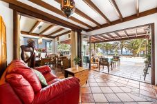 Villa en Costa Teguise - LUXURY VILLA PLAYA BASTIAN SEA FRONT