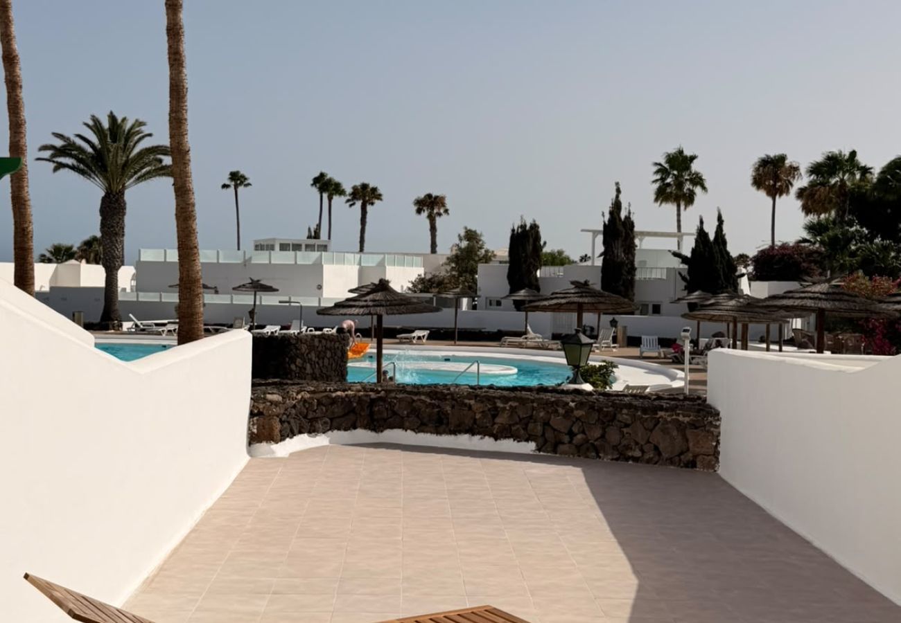 Apartamento en Costa Teguise - Casahost Las Coronas Poolside Residence