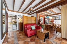 Villa in Costa Teguise - LUXURY VILLA PLAYA BASTIAN SEA FRONT