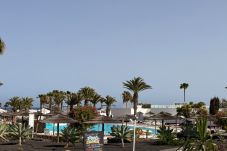 Apartment in Costa Teguise - Casahost Las Coronas Poolside