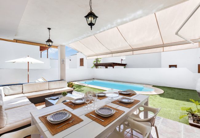 Villa in Costa Teguise - Aquavilla Private Pool Villa in Costa Teguise - Aquavilla Private Pool