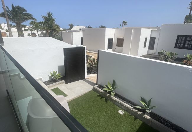 Bungalow in Costa Teguise - Casahost Bastian Beach Bungalow in Costa Teguise - Casahost Bastian Beach