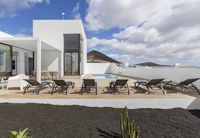 Villa in Tías - Casahost Fontaine Bleue Villa Villa in Tías - Casahost Fontaine Bleue Villa