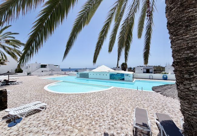 Apartment in Costa Teguise - Casahost Ocean Blue Pool View