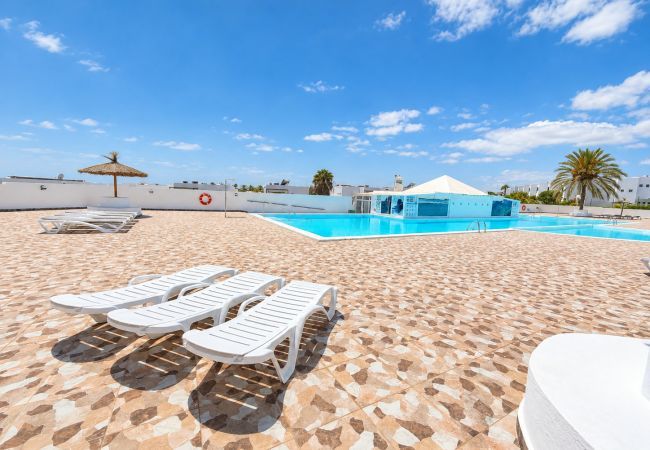 Apartment in Costa Teguise - Casahost Ocean Blue Pool View