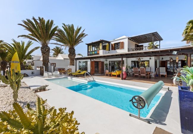 Villa in Costa Teguise - LUXURY VILLA PLAYA BASTIAN SEA FRONT