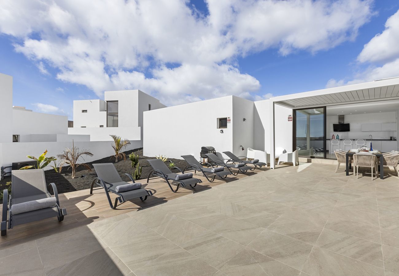 Villa in Tías - Casahost Fontaine Bleue Villa Villa in Tías - Casahost Fontaine Bleue Villa