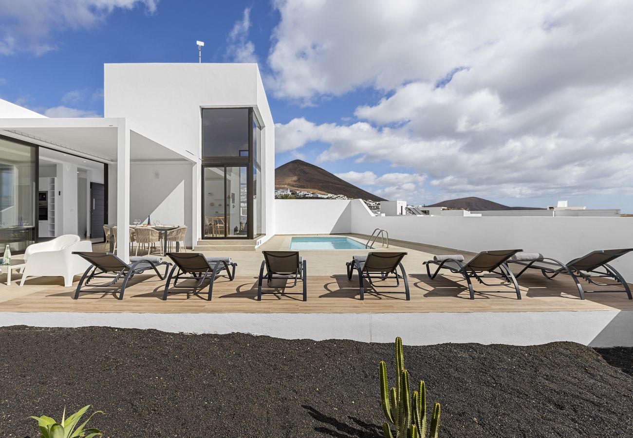 Villa in Tías - Casahost Fontaine Bleue Villa Villa in Tías - Casahost Fontaine Bleue Villa