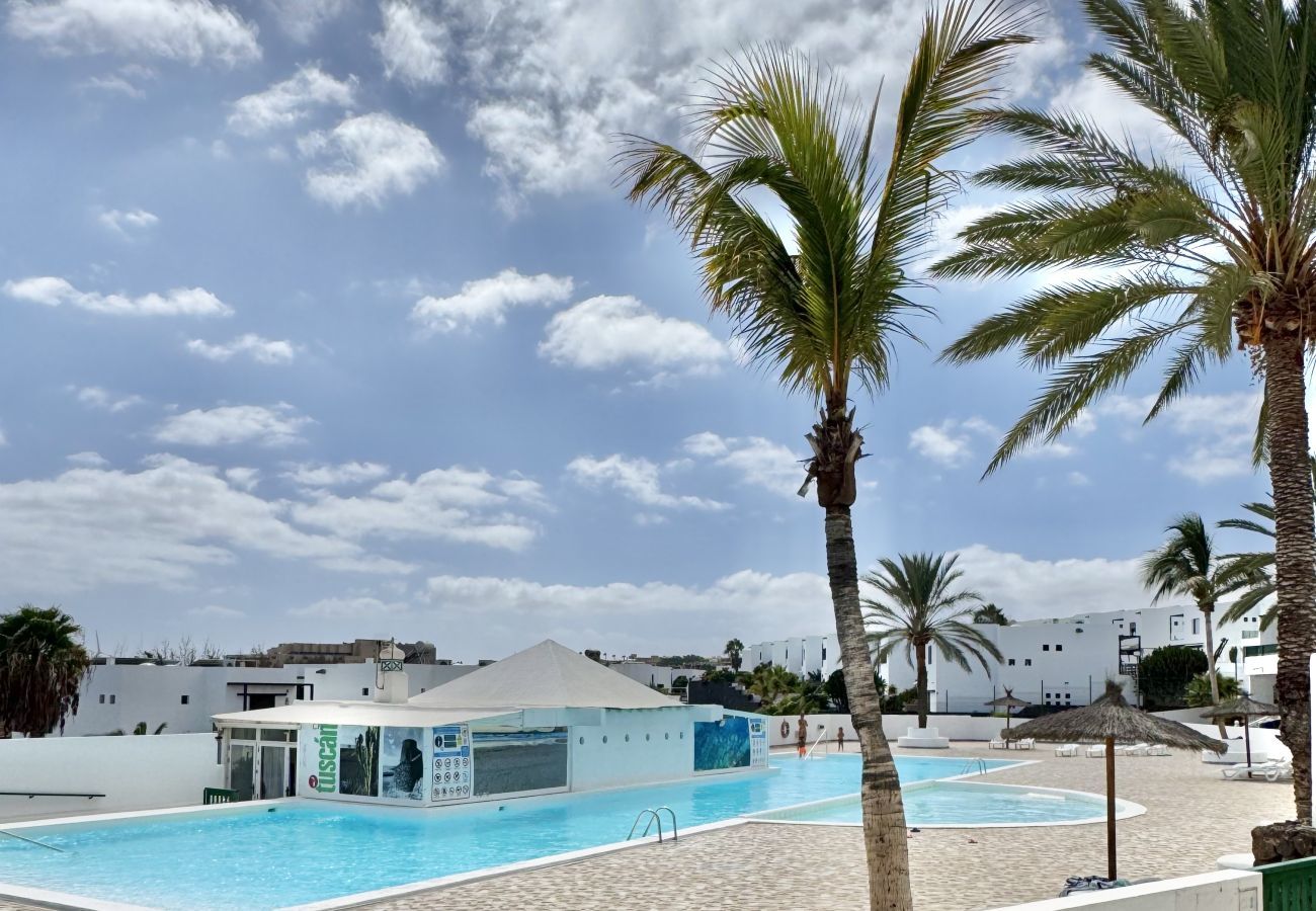 Apartment in Costa Teguise - Casahost Ocean Blue Pool View