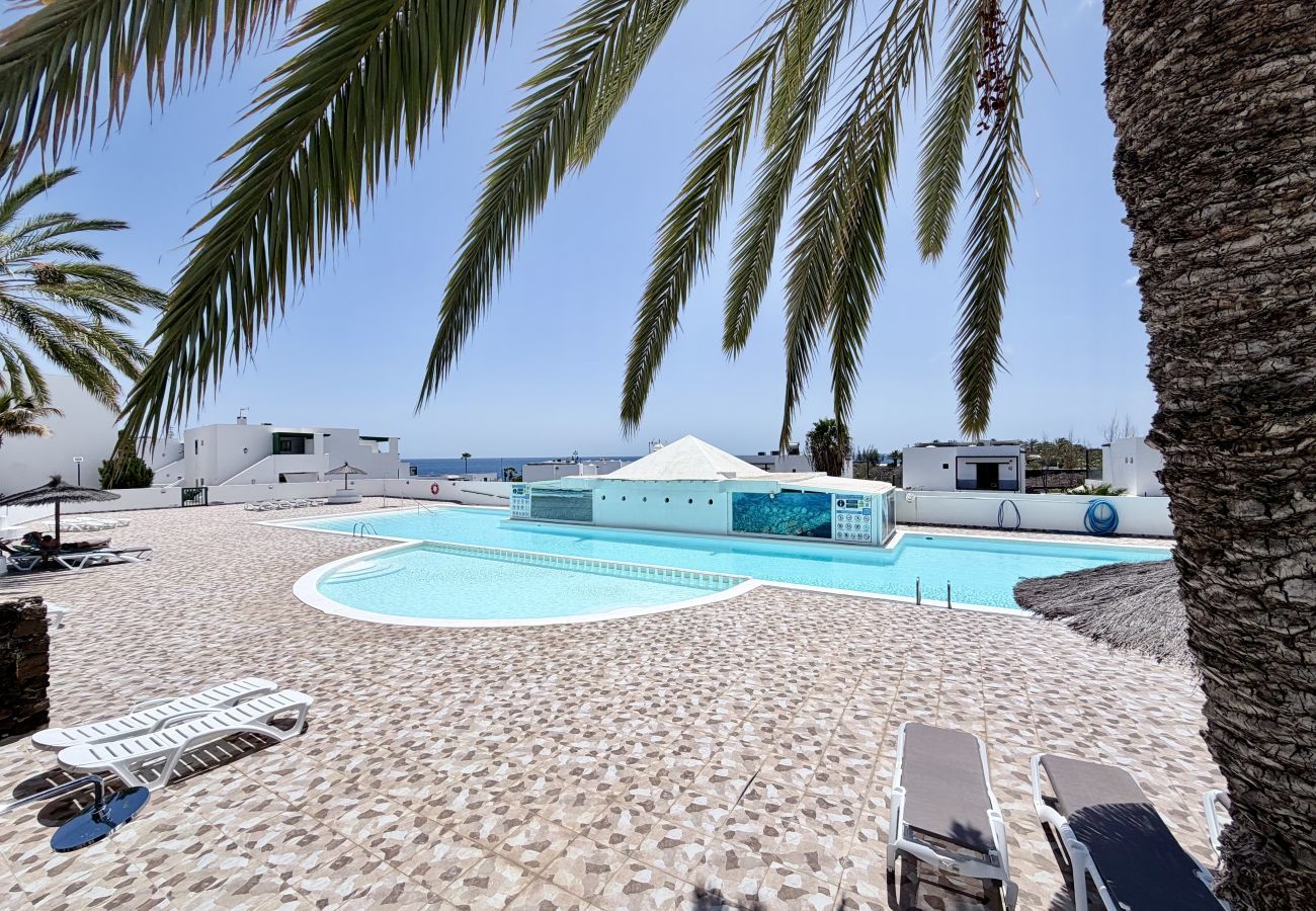 Apartment in Costa Teguise - Casahost Ocean Blue Pool View